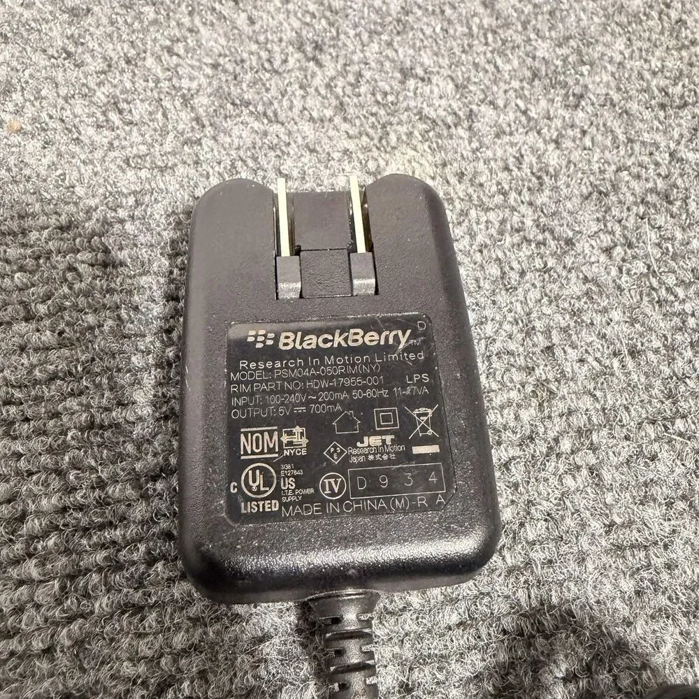 BlackBerry HDW-17995-001 Wall Charger Micro-USB 5V 700mA Power Adapter Black